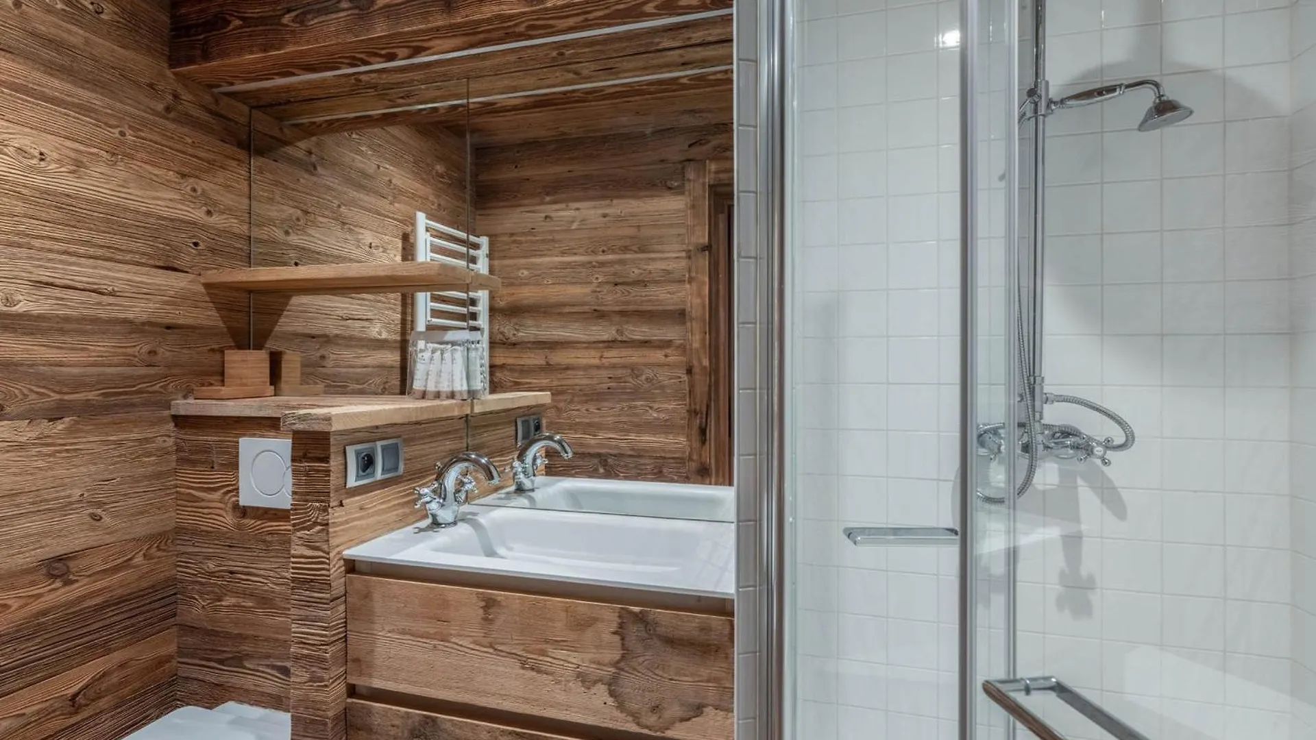 Chalet Spacieux, Skis Aux Pieds, Cheminee, Parking, Wifi - Fr-1-565-114 Les Allues Apartment